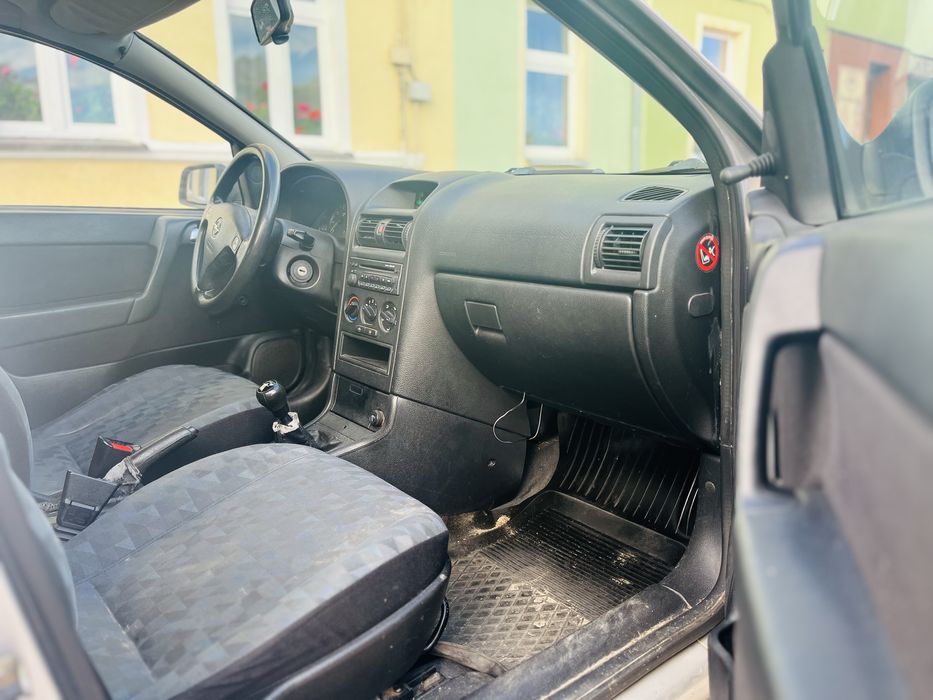 Opel Astra benzyna