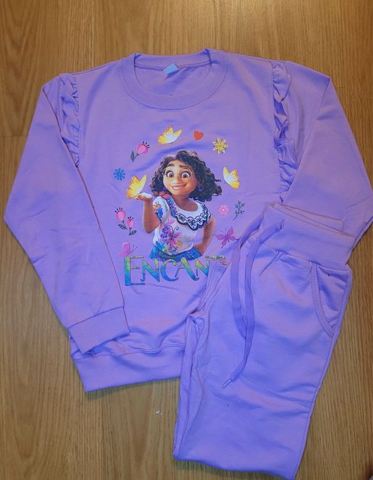 Varios conjuntos de fatos de treino