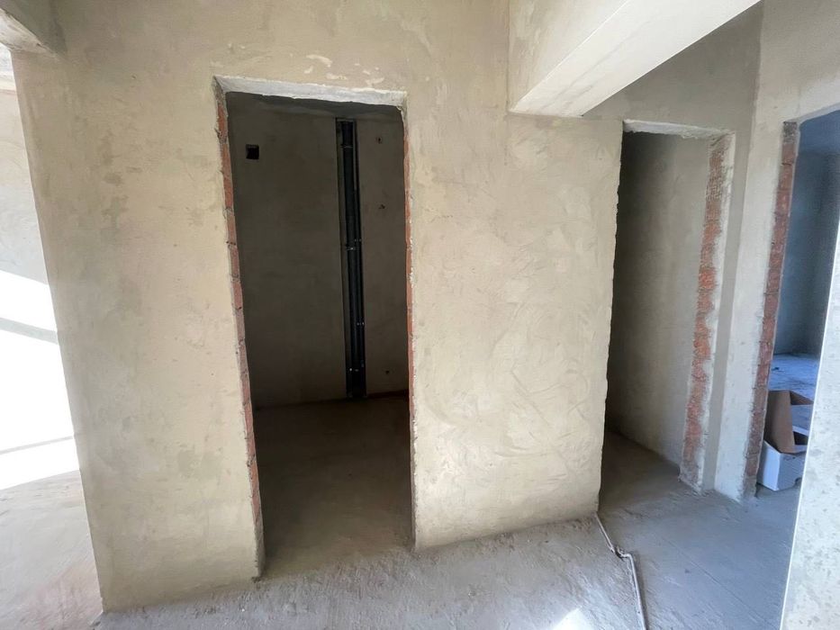 Продам дворівневу 3к. квартиру з великим балконом 640 $ за м2