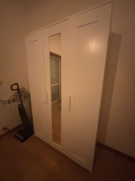 Guarda-fatos branco com espelho – bom estado