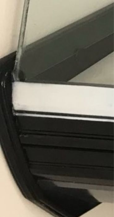 Продається холодильна вітрина 1,6 м , до 8 град