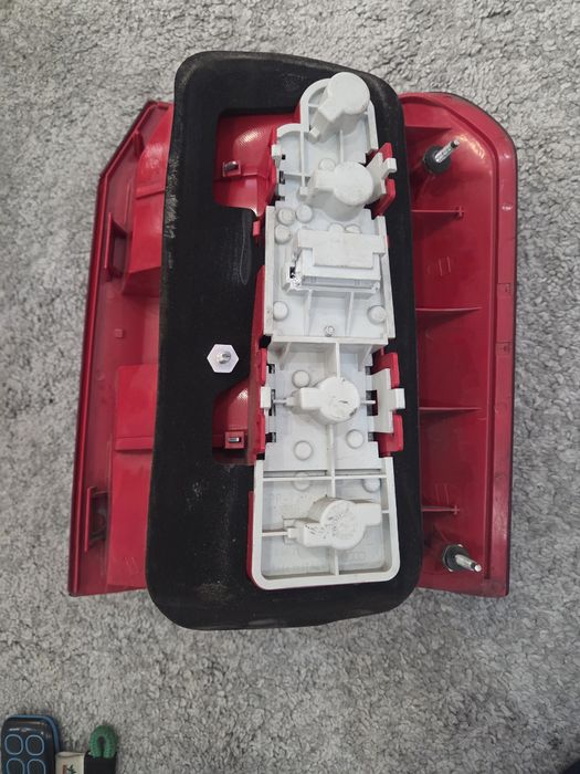 FAROL Traseiro esquerdo AUDI A2 excelente estado. 
Inclui todas