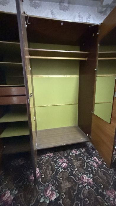 Шафа трьохдверна