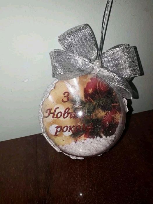 Новорічні кульки на ялинку