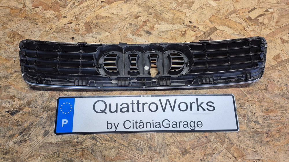 Grelha Capô Original Audi A4 B5 8D Facelift Preto Brilho com Cromados 1995 a 2001