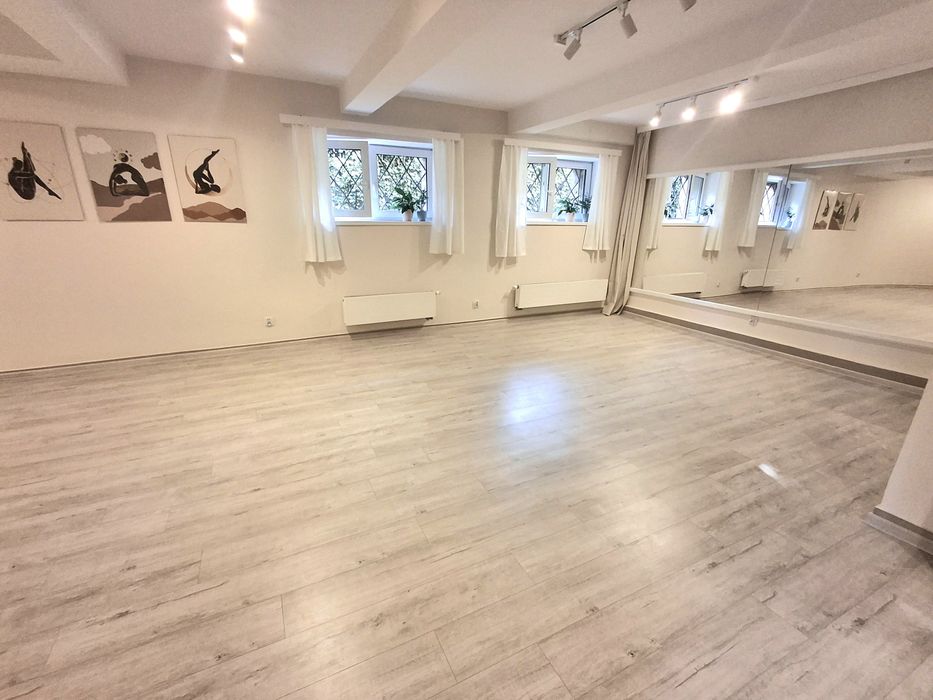 Sala warsztatowa na Starych Dębnikach na wynajem

J