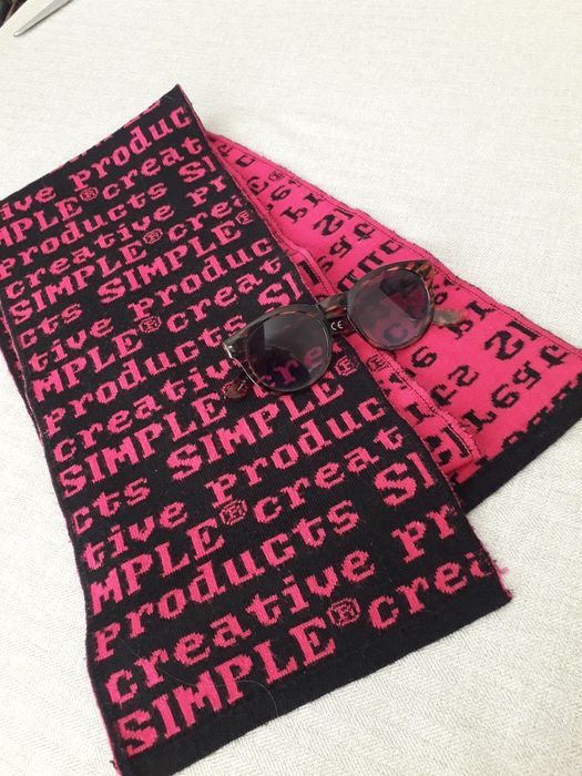 Szalik w kolorze pink firmy Simple