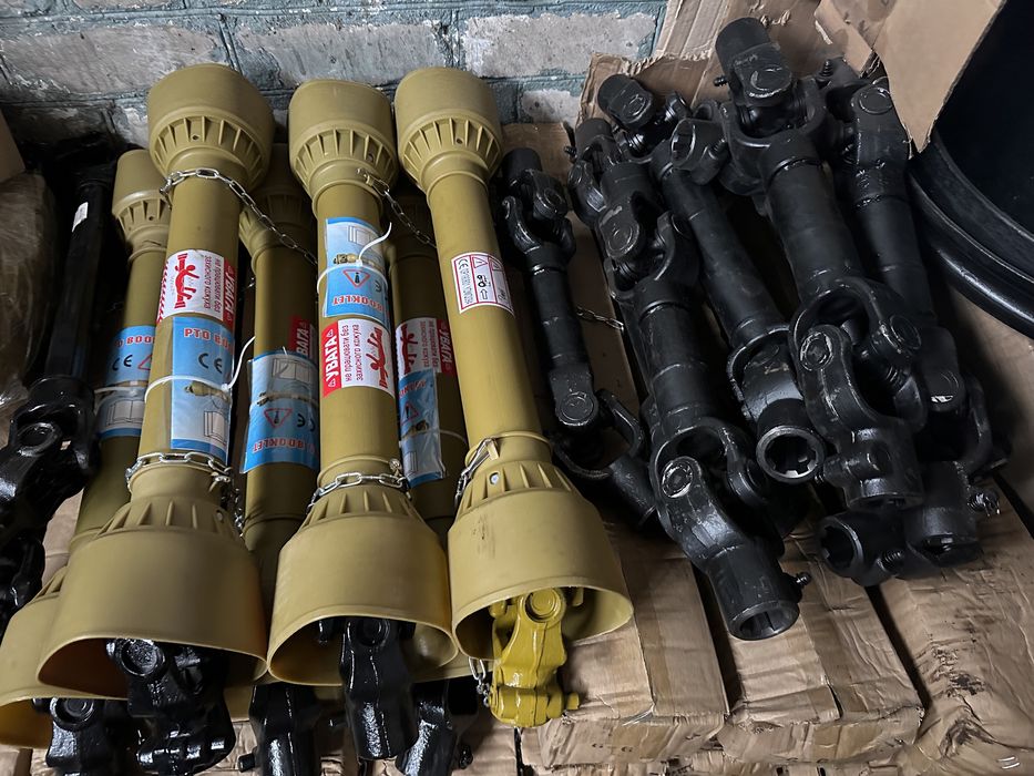 Шлицевой кардан, Гук, Шарнир, копалка, косилка, опрыскиватель