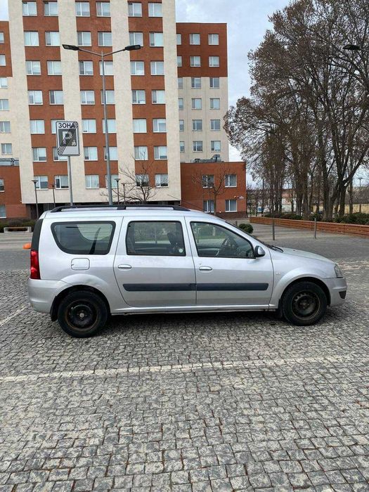 Дуже економний автомобіль для сім'ї та невеликого бізнесу.