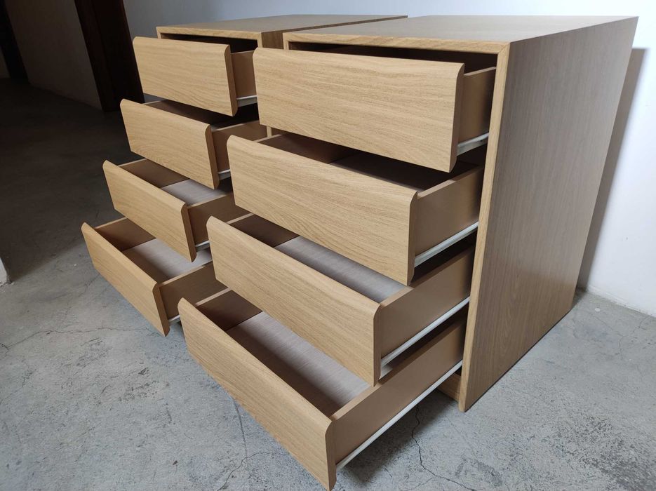 Conjunto de dois moveis com quatro gavetas