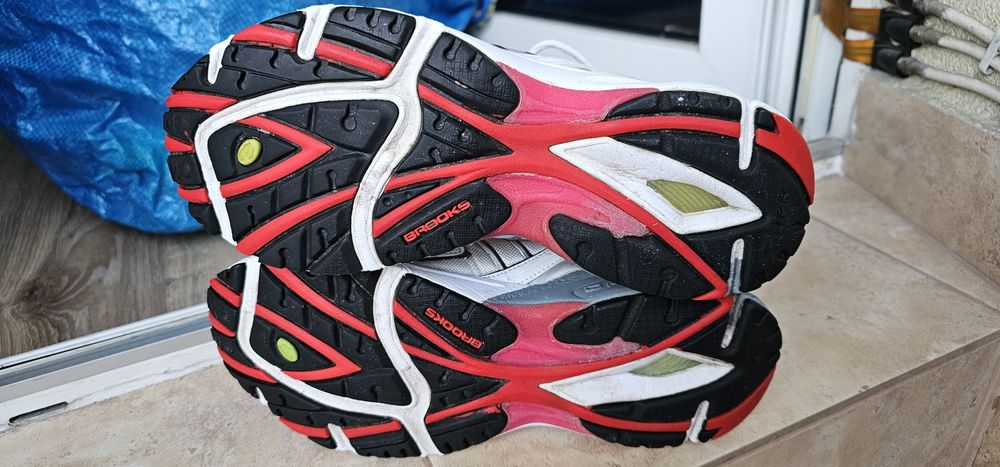Damskie buty do biegania BROOKS rozmiar 38,5 wkładka 24,5cm stan ok
