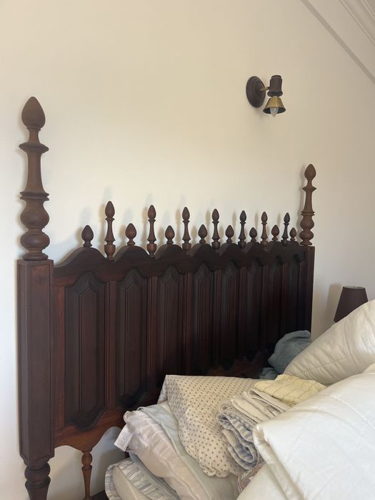 Cama de madeira casal