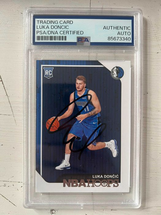 Luka Doncic karta z autografem 2018-19 Panini NBA Hoops rookie NBA PSA