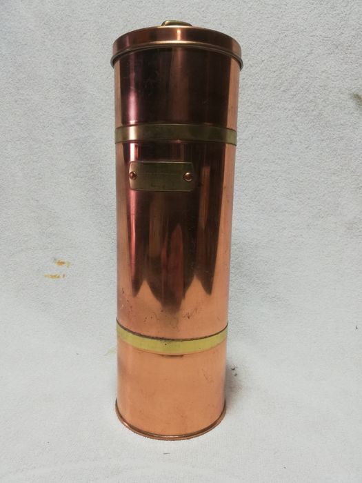 Nr. 13. Pojemnik miedziany z napisem spagetti