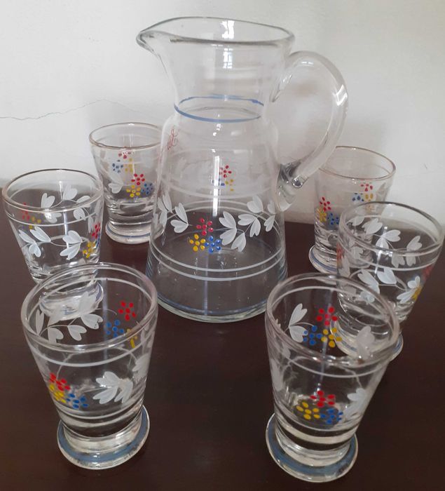Louça pintada à mão