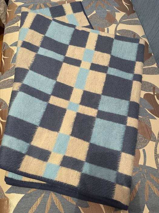 Продам ковдру напівшерстяну