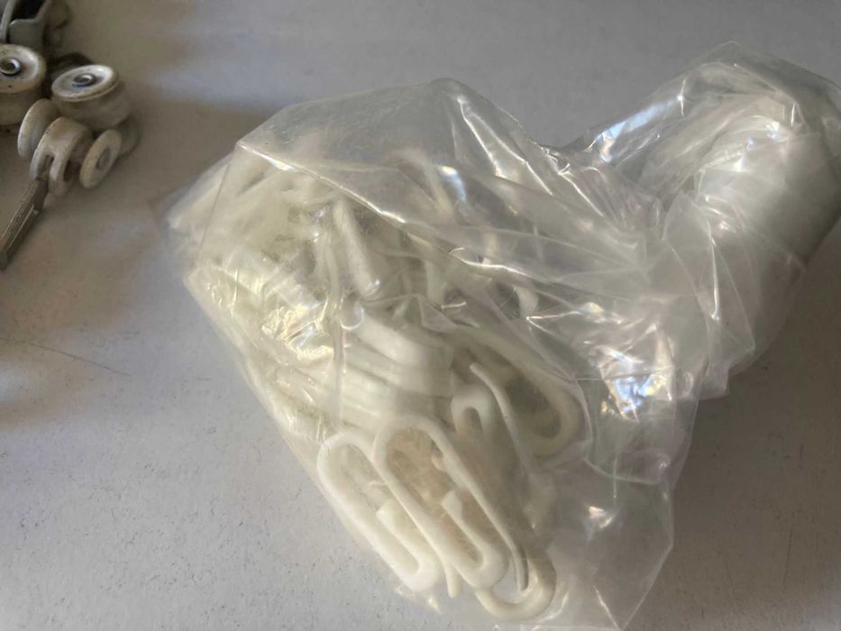 72 Carris para Cortinados + 58 Ganchos para Cortinados