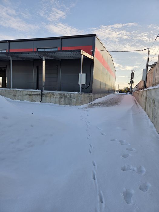 Продаж від власника торгово-складських приміщень і земельних ділянок.