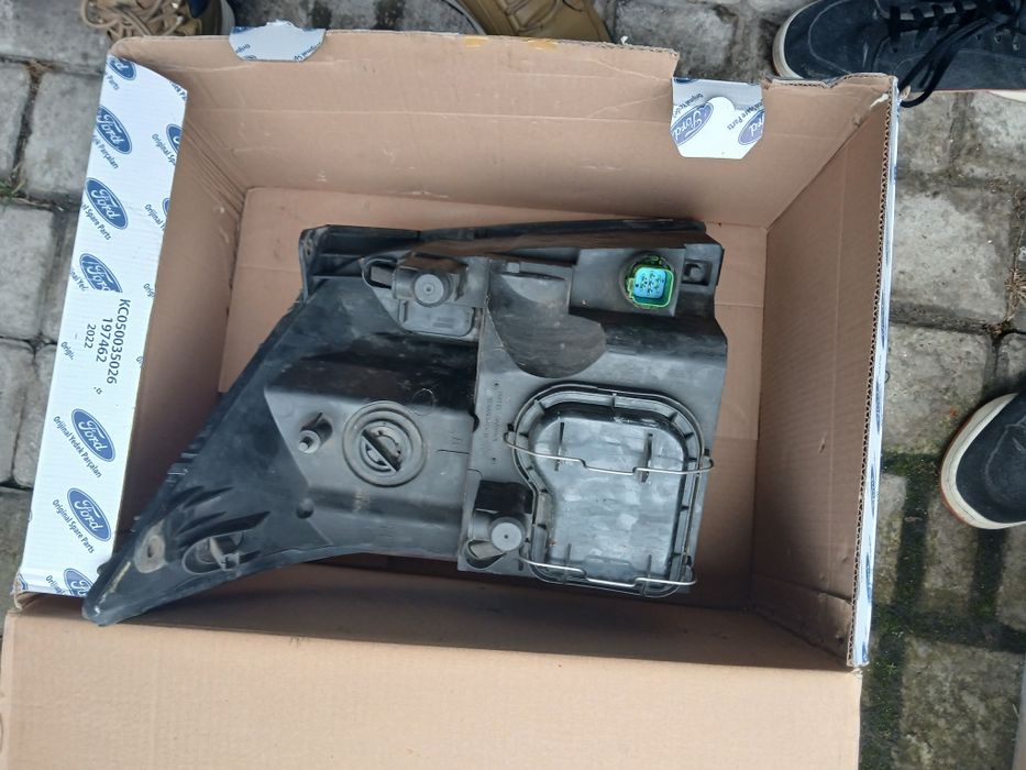 Фара форд транзит 2011 рік