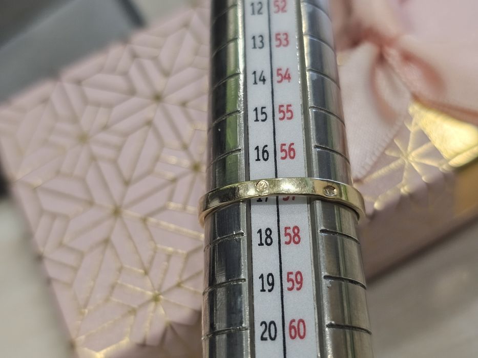 Złoty pierścionek OCZKO błękitne w OTOCZCE PR 585