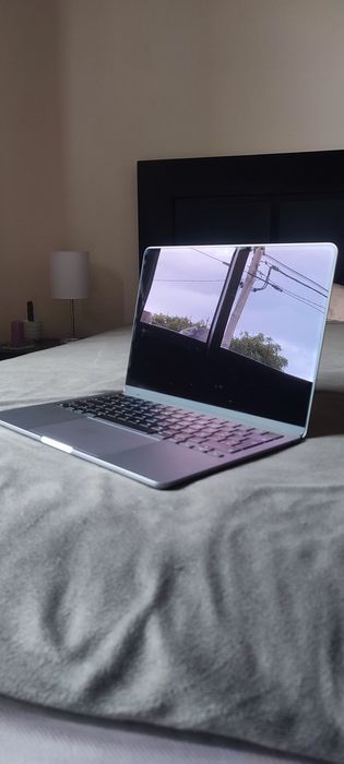 Vendo MacBook Air M2, como novo.