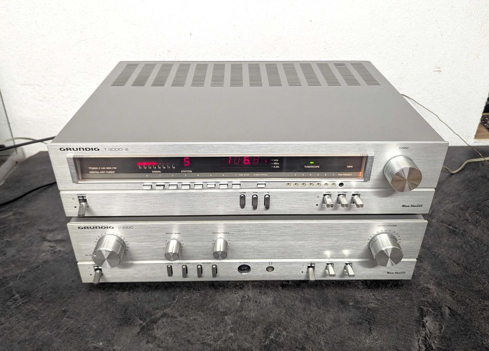 Комплект, стерео підсилювач Grundig V 1000 та тюнер Grundig T 3000.