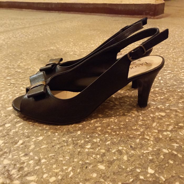 Buty sandały na małym obcasie skórzane