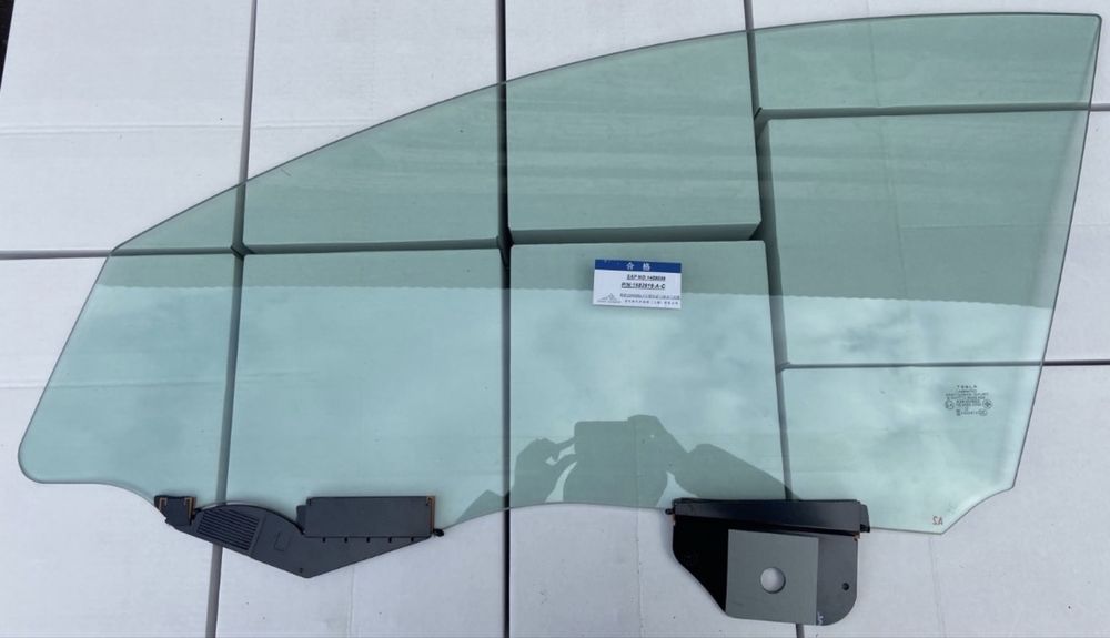 Подвійне скло передньої лівої двері Tesla Model Y (акустичне) 1582616-00-A