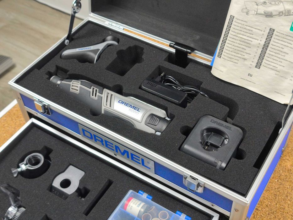 Kit Dremel 8220 Platinum Edition (Mala Alumínio) - Como Novo