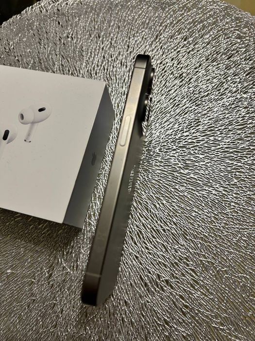 iPhone 15 pro titan