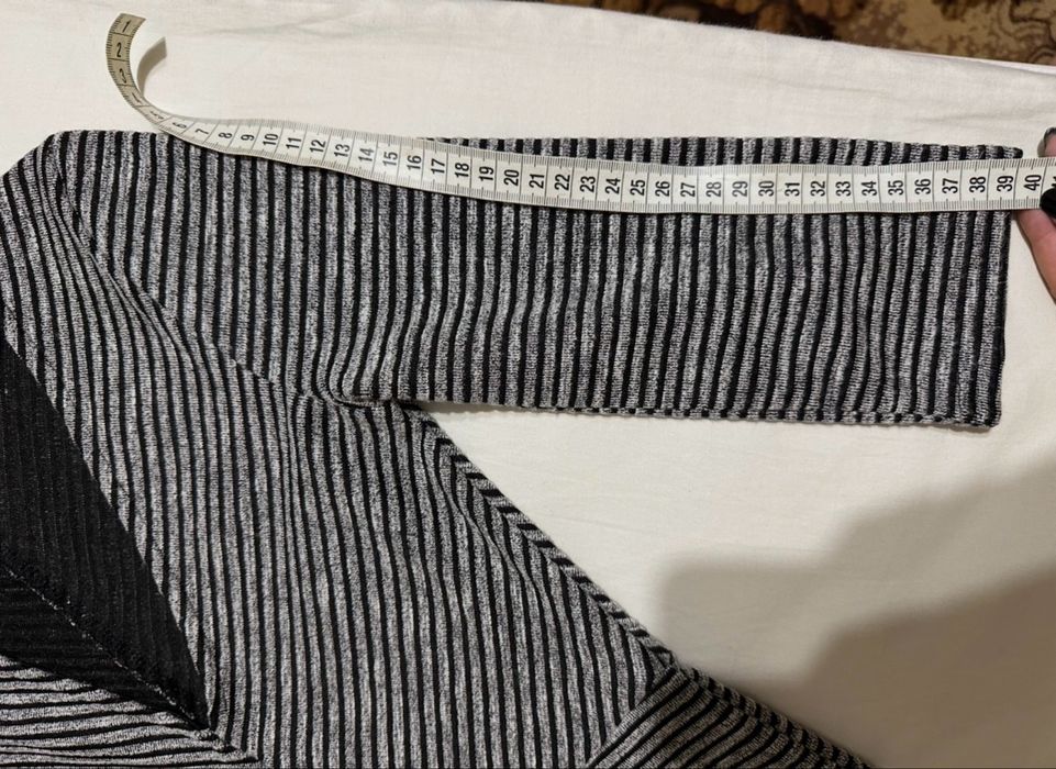 Плаття в полоску, сіре, рукав три четверті