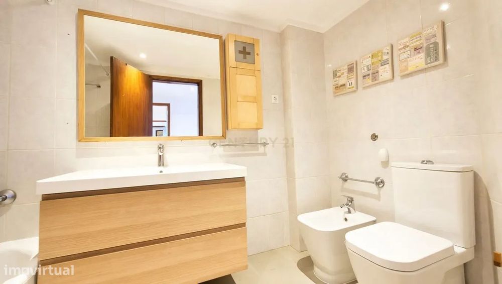 Apartamento T2 com Vista Mar em Sesimbra, Setúbal