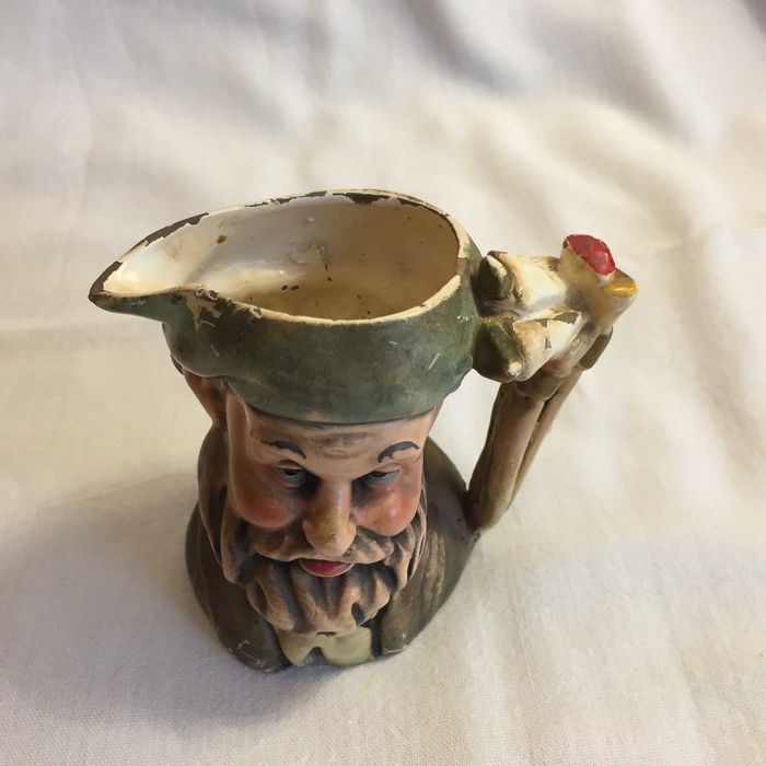 Caneca antropomórfica cerâmica pintada à mão