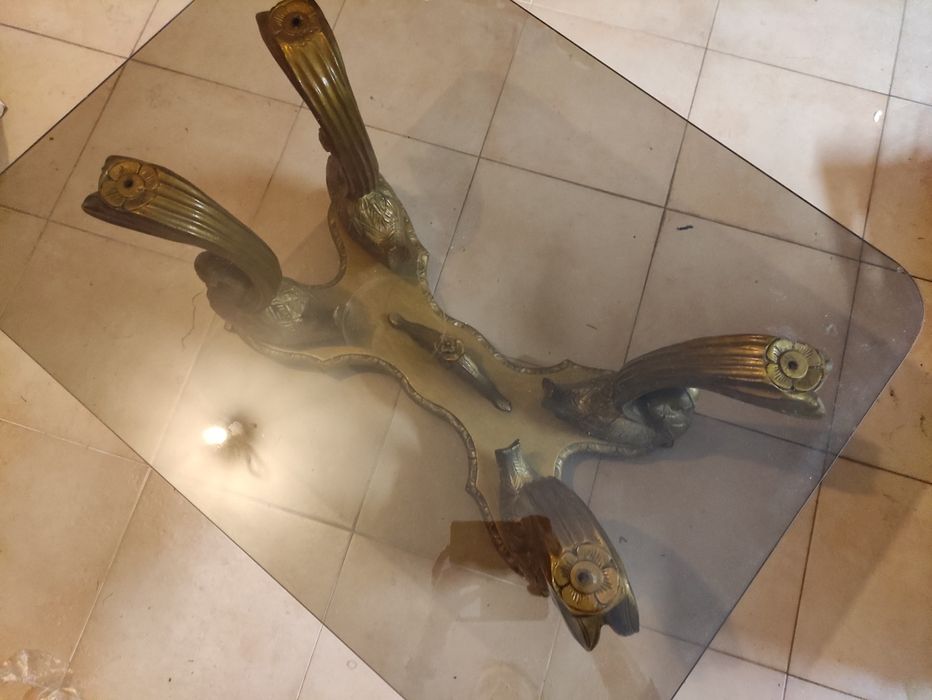 Mesa antiga Cisnes