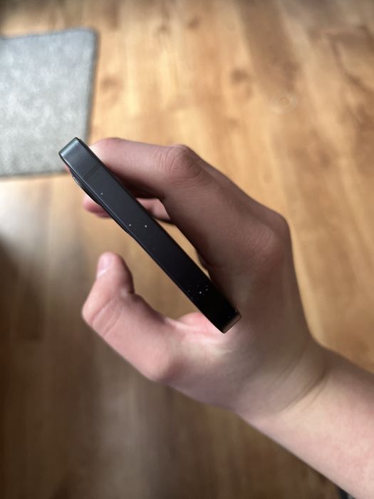 Telefon czarny iphone12