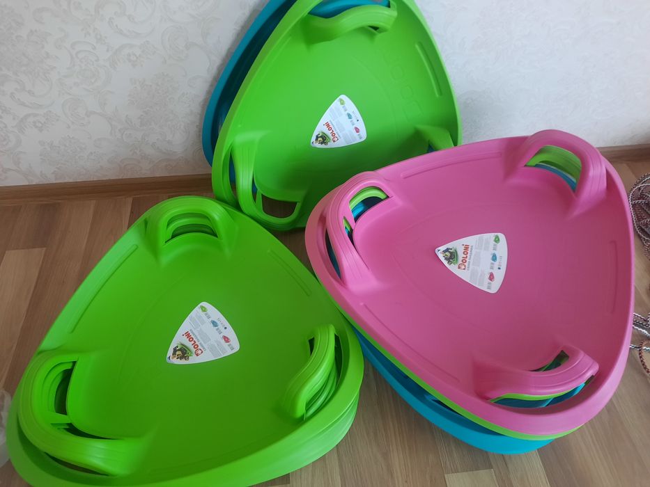 Санки дитячі, льодянки.