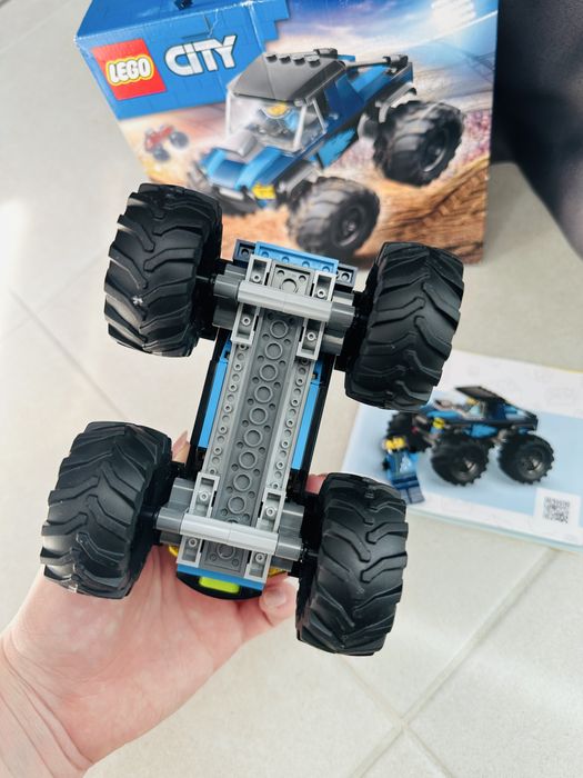 Конструктор LEGO City Синя вантажівка-монстр