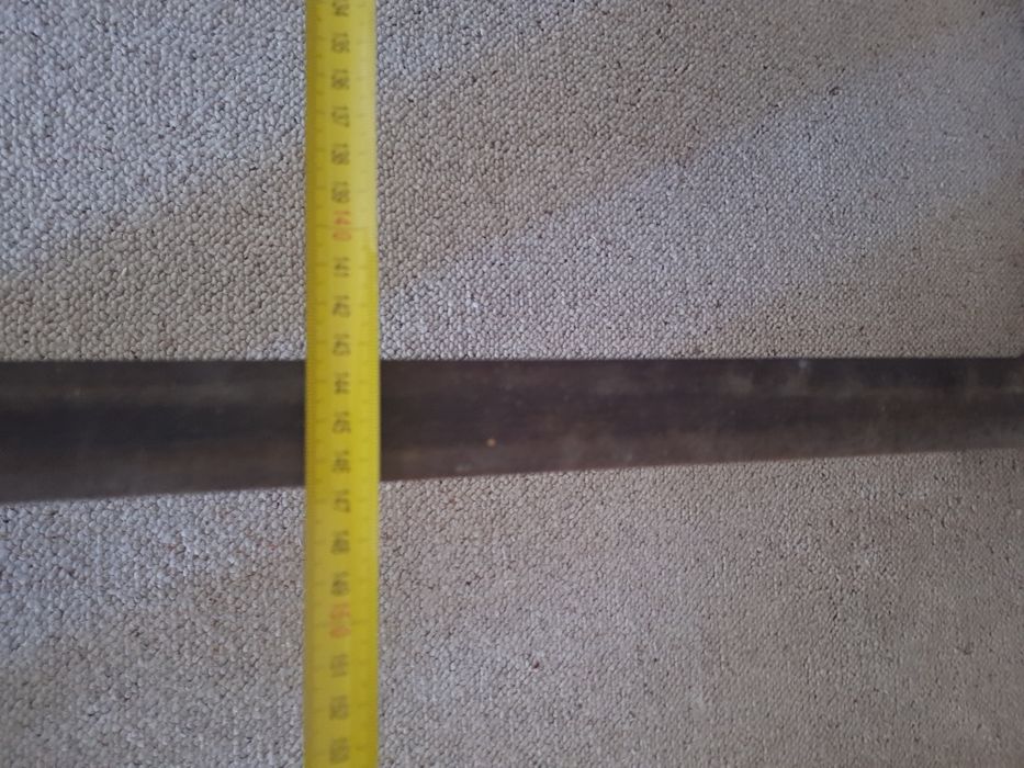 Imponente cama em madeira castanho