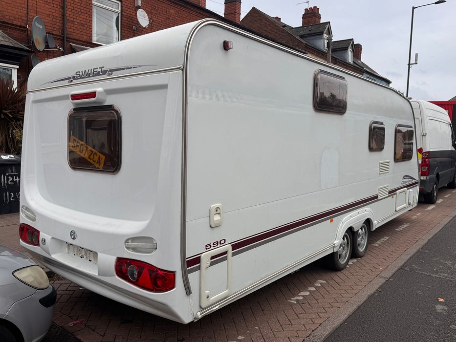 Swift Charisma 590 - 6 camas