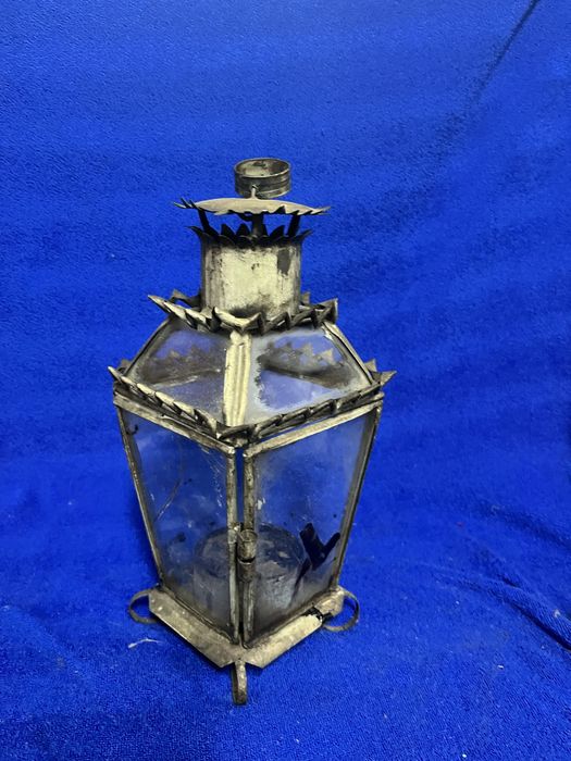 Lanterna antiga a azeite