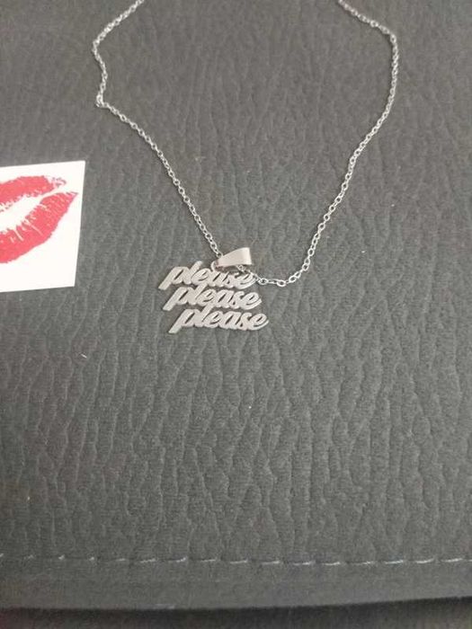 Colar Sabrina Carpenter prateado - Please