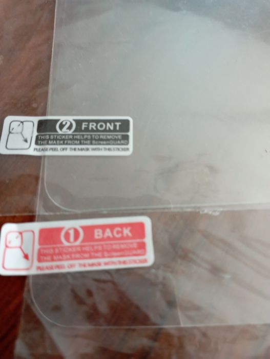 Защитное стекло на телефон.