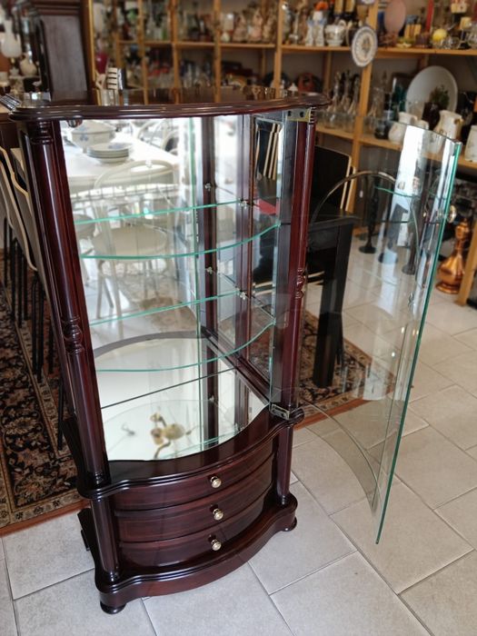 Móvel  /  Vitrine
