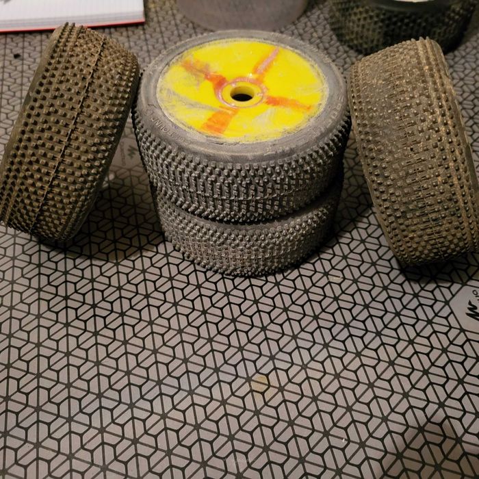 Vendo pneus RC várias marcas (PROLINE, AKA, Kyosho, Mugen, Associated)