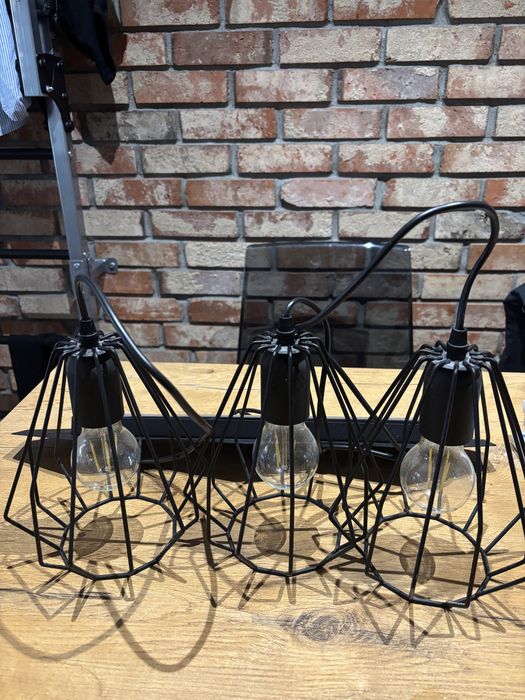 Lampa wiszaca mocowanie do sufitu