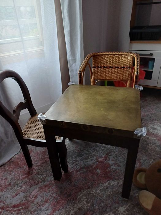 Mesa e cadeiras para criança