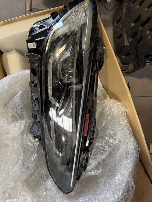 Farol direito bmw  I4 5A19366-04