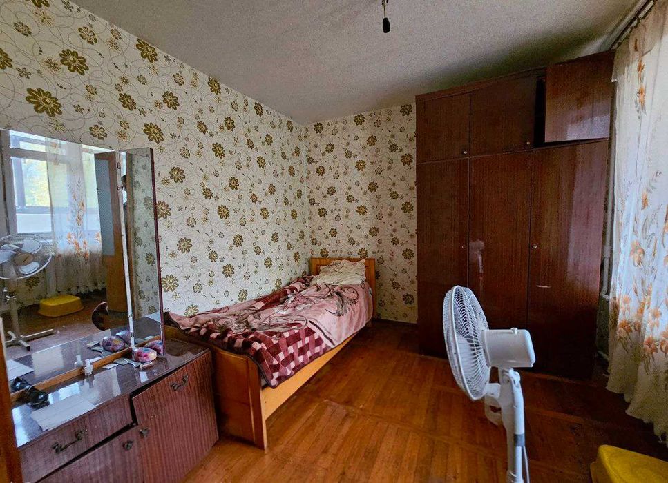 Продам 3 кімнатну квартиру  Лівий  берег вул Калинова  Образцова