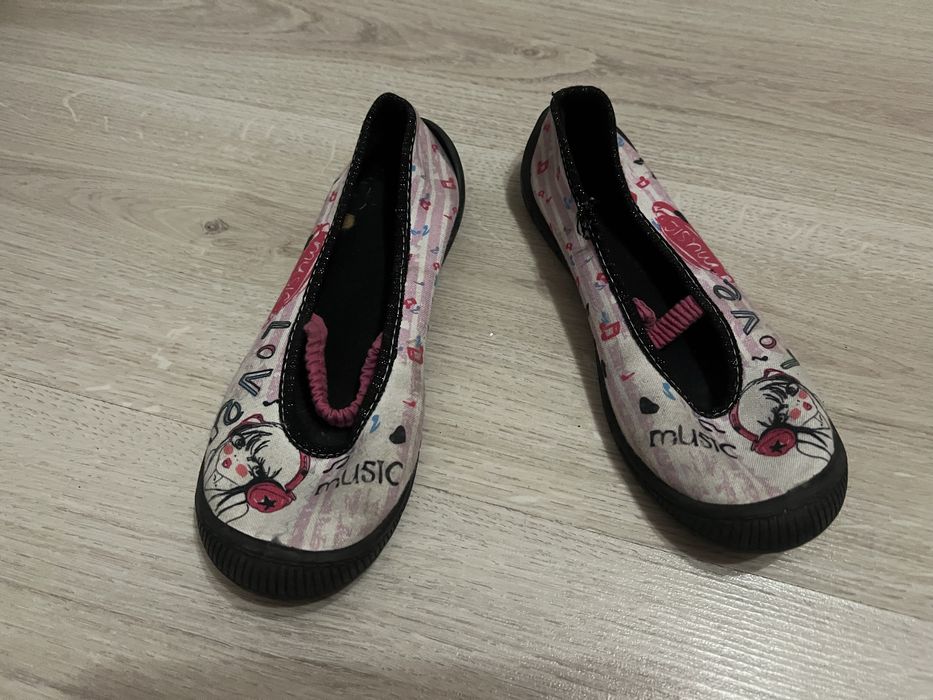 Балетки,тапочки в садик,босоножки для девочки 31-32 р