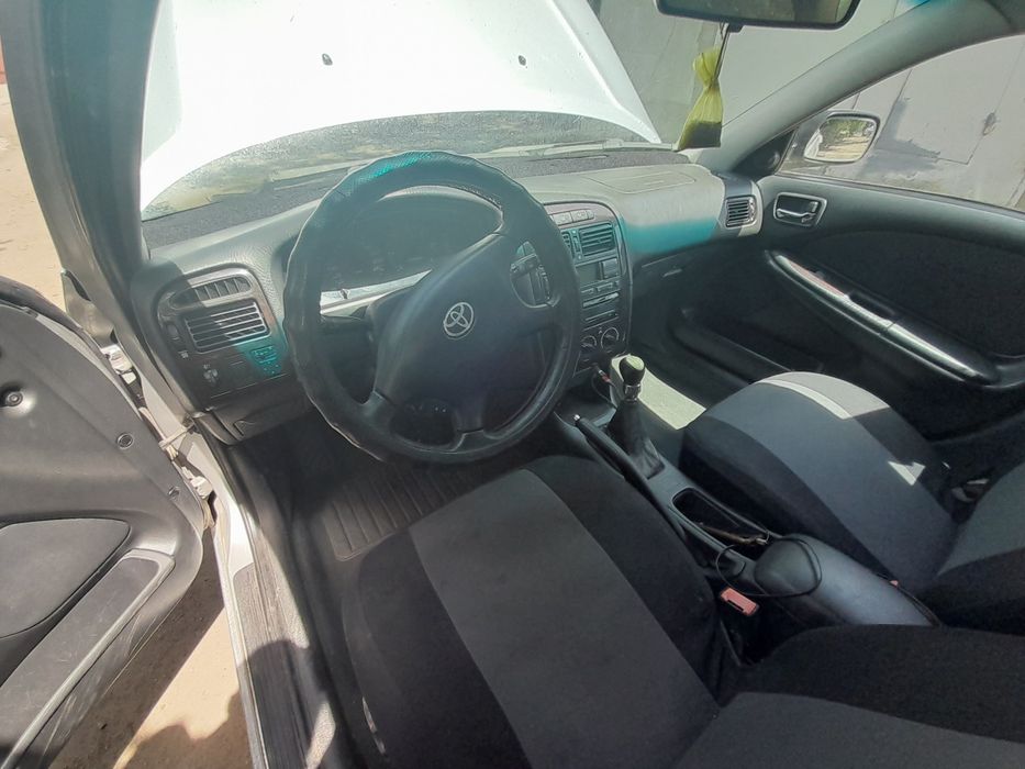 Toyota avensis t 22 , 2.0 td 2002 года